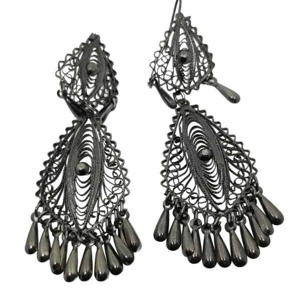 VINTAGE GUNMETAL COLOR FILIGREE WIRE DESIGN DROP HOOK EARRINGS - Picture 2 of 3